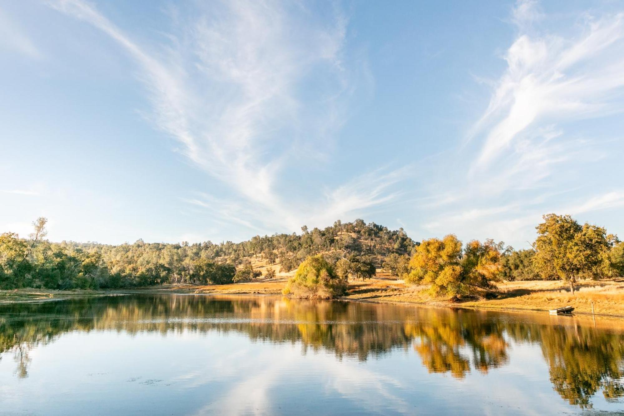 Rolling Oaks Ranch - 200 Acres Of Lakeside Beauty & Countryside Serenity 马里波萨 外观 照片