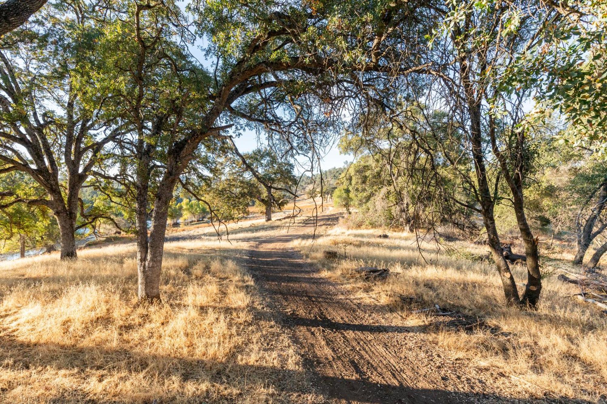 Rolling Oaks Ranch - 200 Acres Of Lakeside Beauty & Countryside Serenity 马里波萨 外观 照片