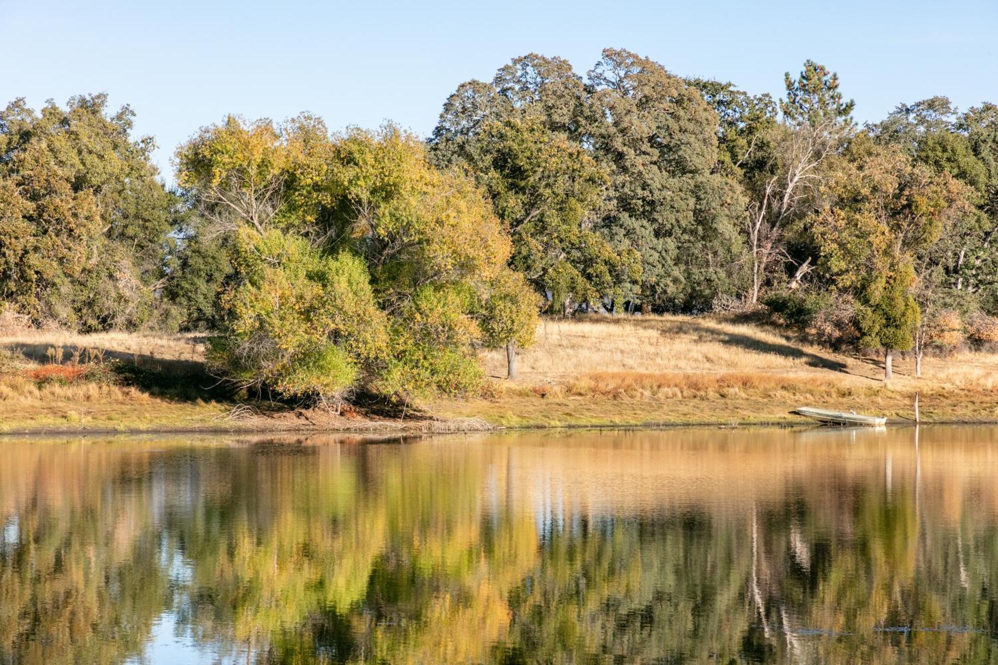 Rolling Oaks Ranch - 200 Acres Of Lakeside Beauty & Countryside Serenity 马里波萨 外观 照片